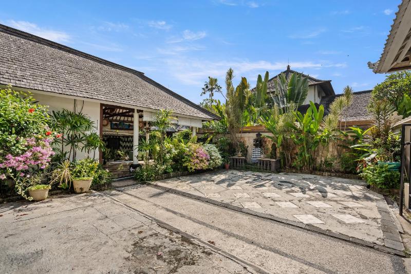 Canggu Wave Villa - image 24