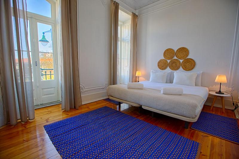 Deluxe Double or Twin Room with Shared Bathroom image 3