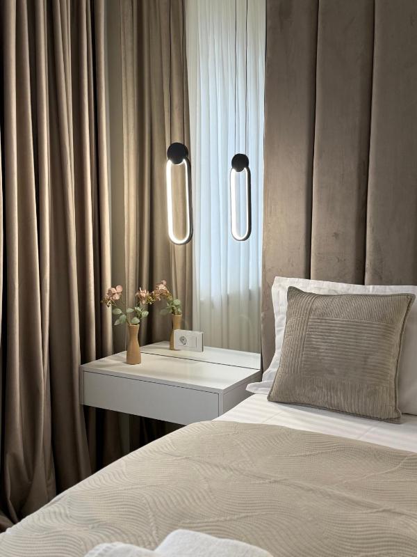 Cozy Luxury ApartHotel in Center of Historical Brasov - image 1