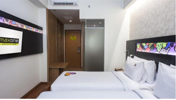 MaxOneHotels at Dharmahusada Surabaya - image 16