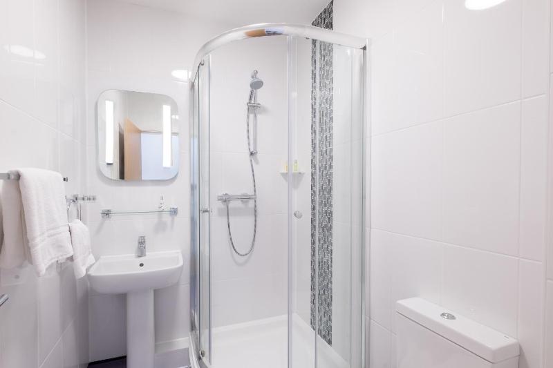 Double or Twin Room image 4