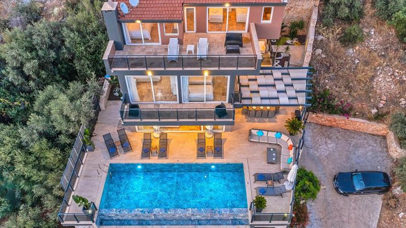 Luxury 5 bedroom seaview villa with private heated pool - image 18