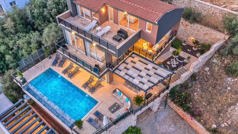 Luxury 5 bedroom seaview villa with private heated pool - image 6