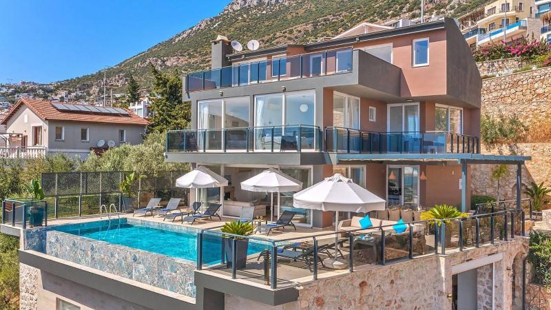 Luxury 5 bedroom seaview villa with private heated pool - image 34