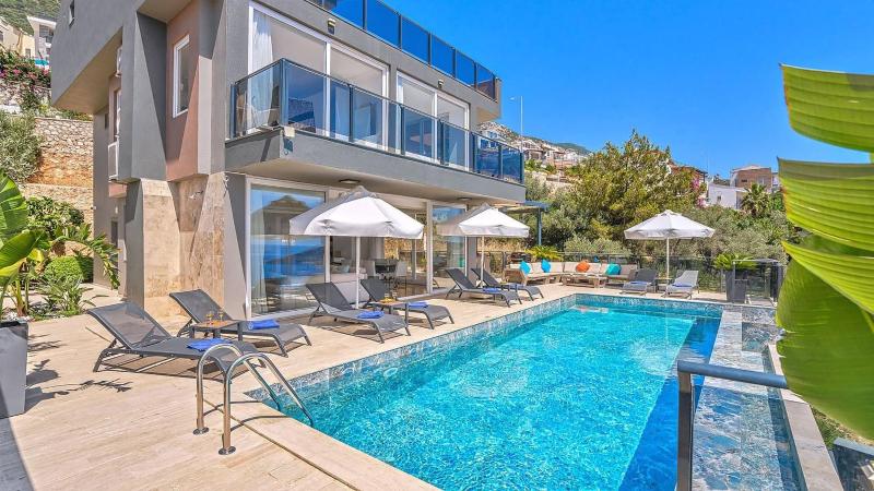 Luxury 5 bedroom seaview villa with private heated pool - image 21
