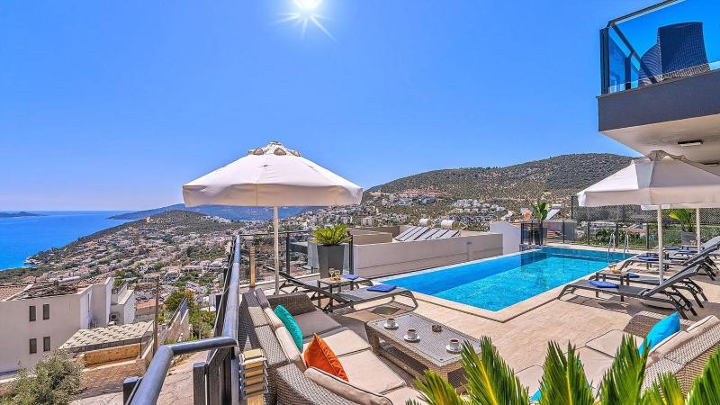 Luxury 5 bedroom seaview villa with private heated pool - image 37