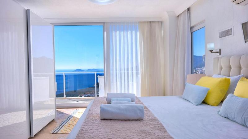 Luxury 5 bedroom seaview villa with private heated pool - image 25