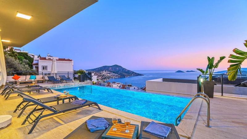 Luxury 5 bedroom seaview villa with private heated pool - image 9