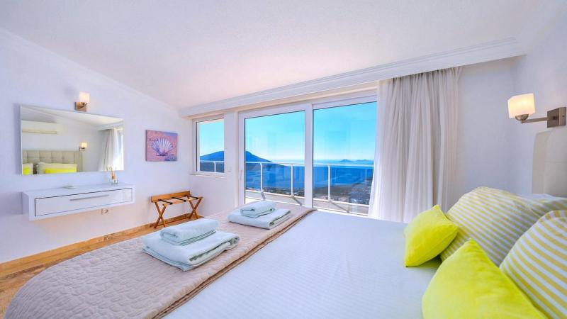 Luxury 5 bedroom seaview villa with private heated pool - image 16