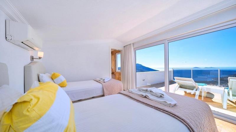 Luxury 5 bedroom seaview villa with private heated pool - image 46