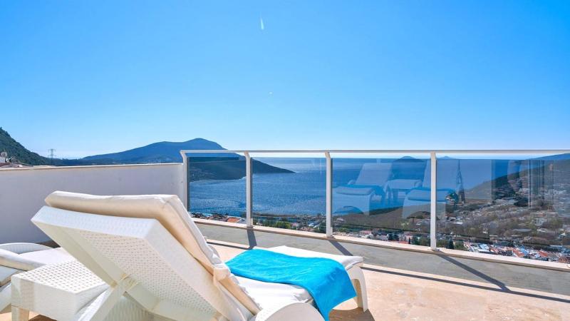 Luxury 5 bedroom seaview villa with private heated pool - image 19