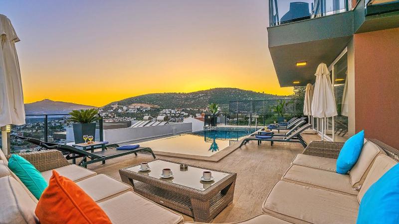 Luxury 5 bedroom seaview villa with private heated pool - image 32