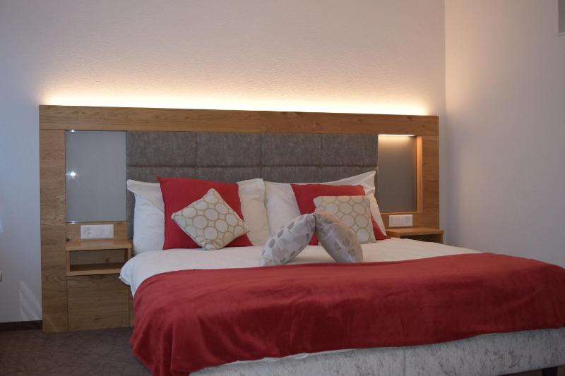 Deluxe Double Room image 2