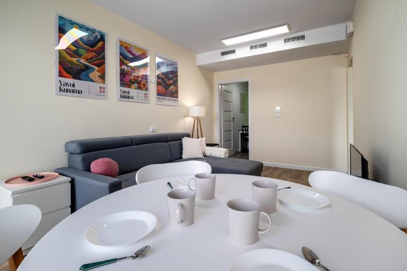 RentPlanet - Apartament Brzoskwiniowa - image 13