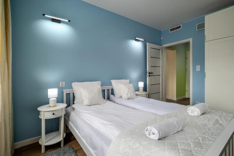 RentPlanet - Apartament Brzoskwiniowa - image 3
