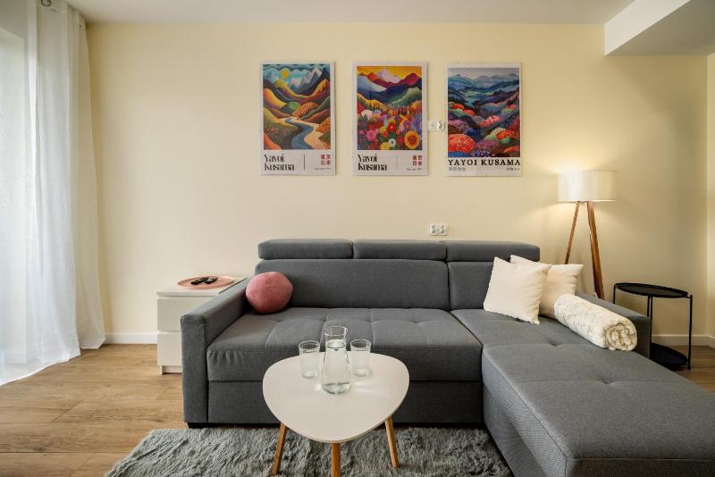 RentPlanet - Apartament Brzoskwiniowa - image 19