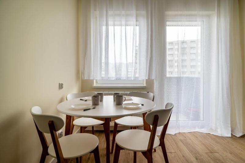 RentPlanet - Apartament Brzoskwiniowa - image 17