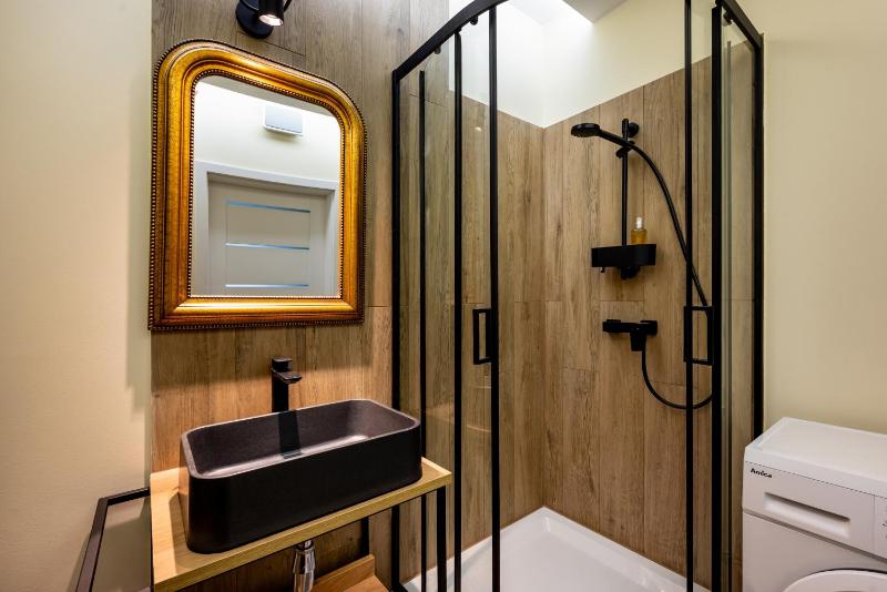 RentPlanet - Apartament Brzoskwiniowa - image 16