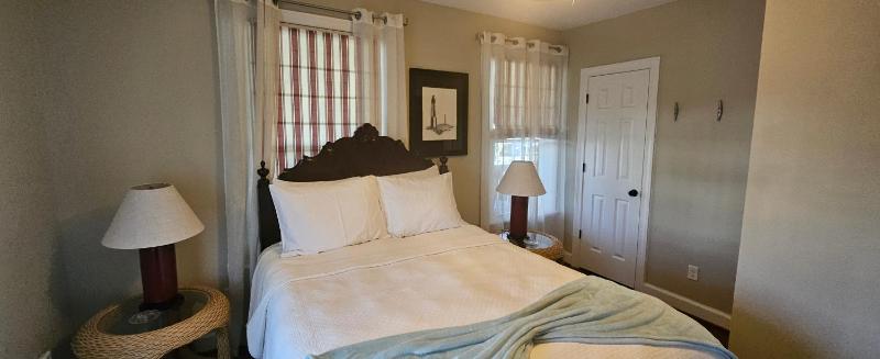 Barclay Cottage Inn - image 25