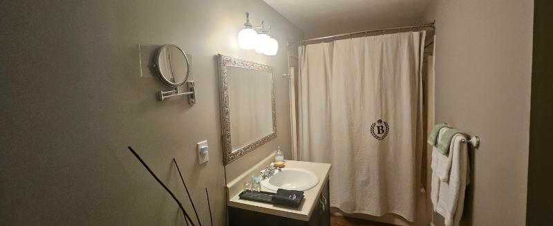 Barclay Cottage Inn - image 28