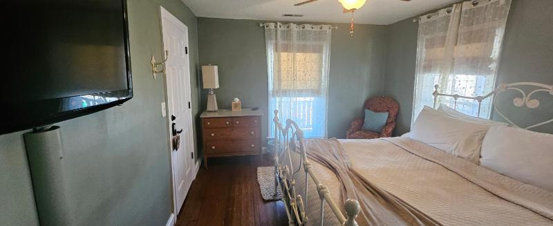 Barclay Cottage Inn - image 32