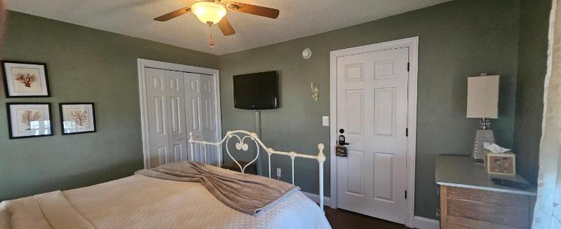 Barclay Cottage Inn - image 33