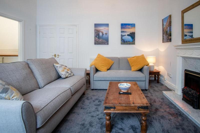 Caldey Island View - 2 Bedroom Apartment - Tenby - image 14