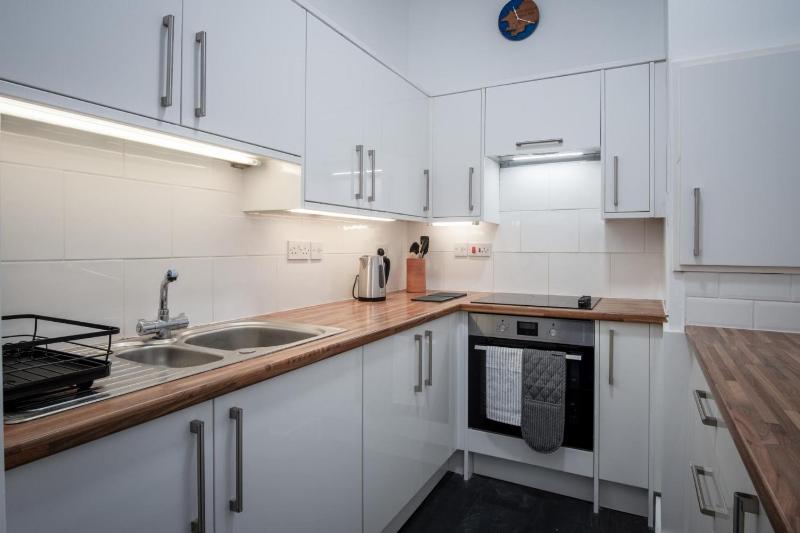 Caldey Island View - 2 Bedroom Apartment - Tenby - image 22