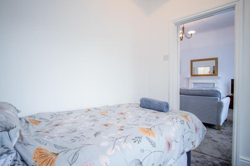 Caldey Island View - 2 Bedroom Apartment - Tenby - image 19