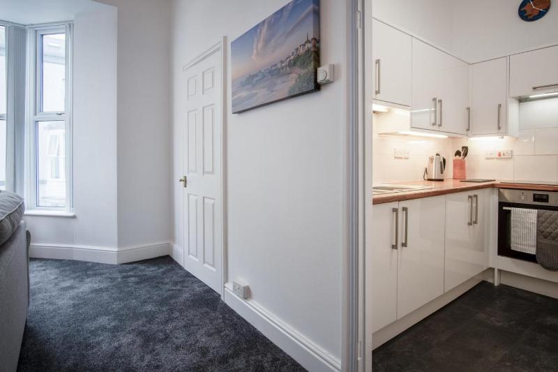 Caldey Island View - 2 Bedroom Apartment - Tenby - image 12