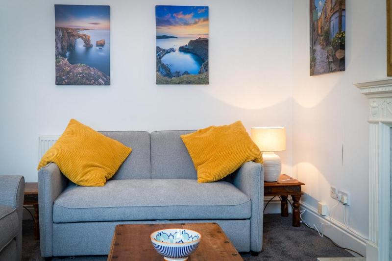 Caldey Island View - 2 Bedroom Apartment - Tenby - image 11