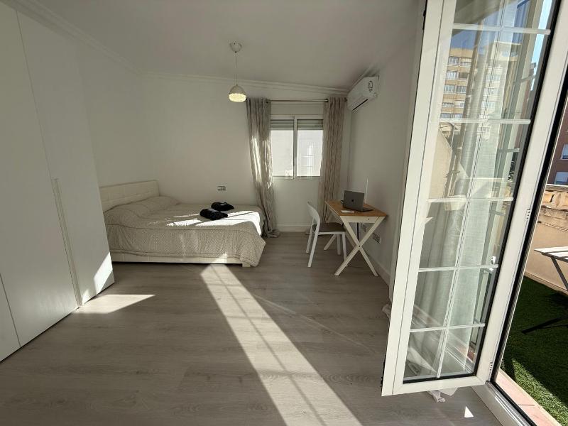 Casa Playa Albufereta a 1min con terraza para 6 By Turihome - image 6