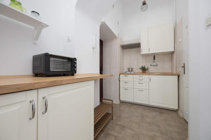 Stylish Wilcza Studio in the Heart of Warsaw by Noclegi Renters - image 9