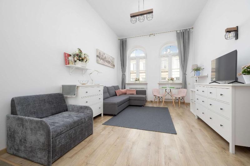 Stylish Wilcza Studio in the Heart of Warsaw by Noclegi Renters - image 3