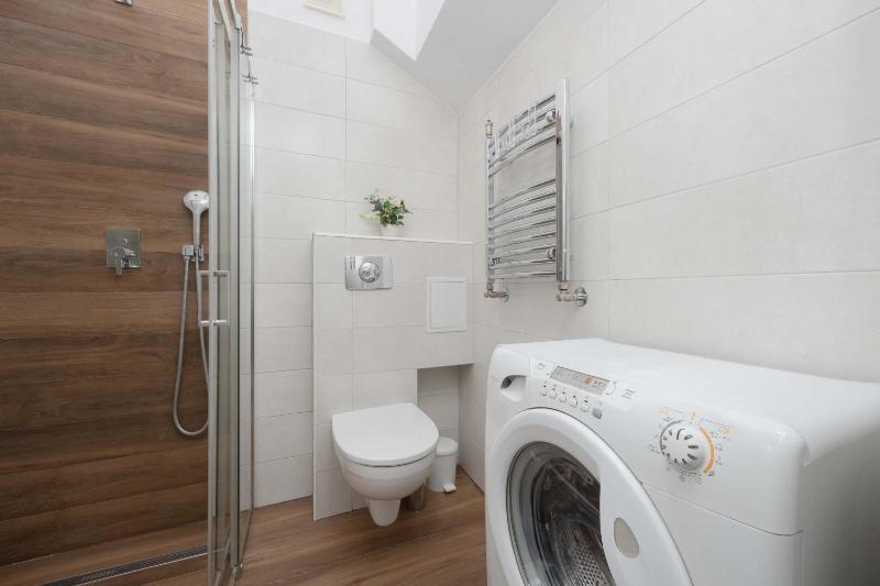 Stylish Wilcza Studio in the Heart of Warsaw by Noclegi Renters - image 10