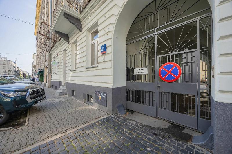 Stylish Wilcza Studio in the Heart of Warsaw by Noclegi Renters - image 2