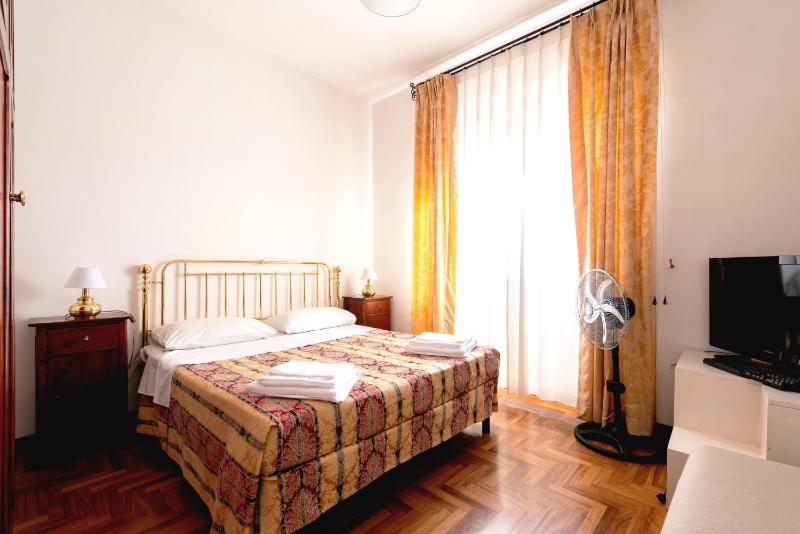 Guests Suite Accomodation in Villa nel Verde a Roma Aeroporto Ciampino - image 3