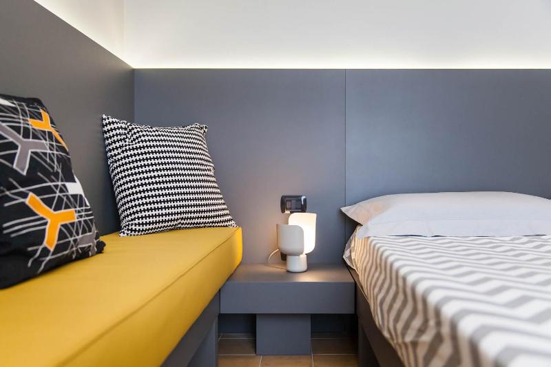 Standard Triple Room with Side Sea View image 3
