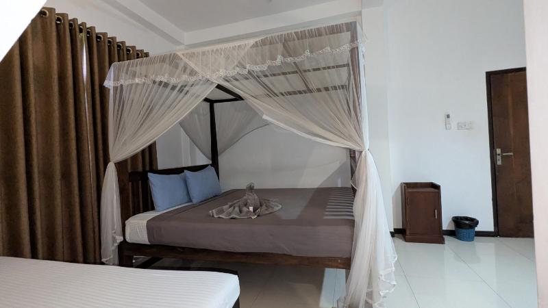 The Heavens Ocean Villa Talpe - image 17