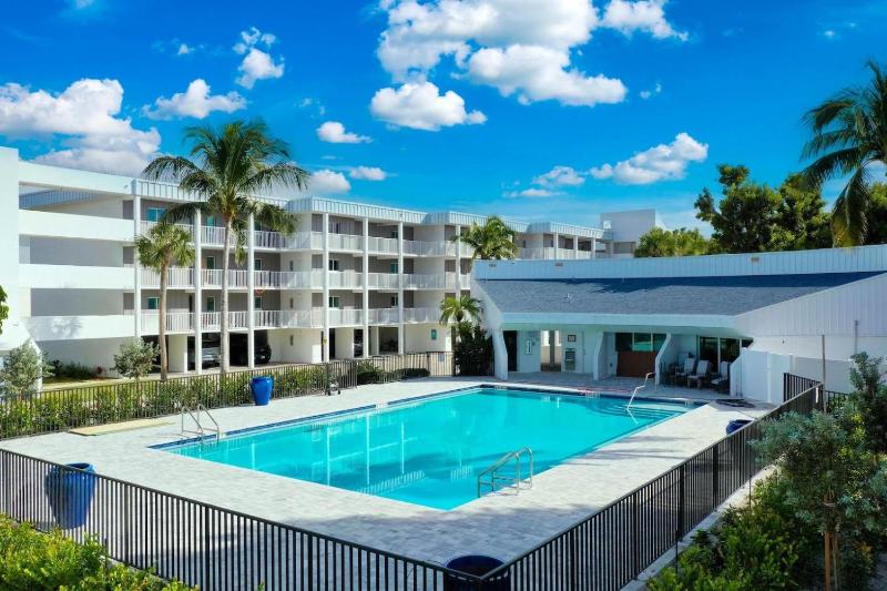 Island Beach Club #P4B - image 24
