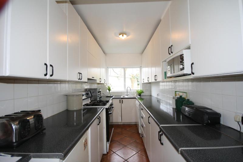 Ash Grove House - image 9