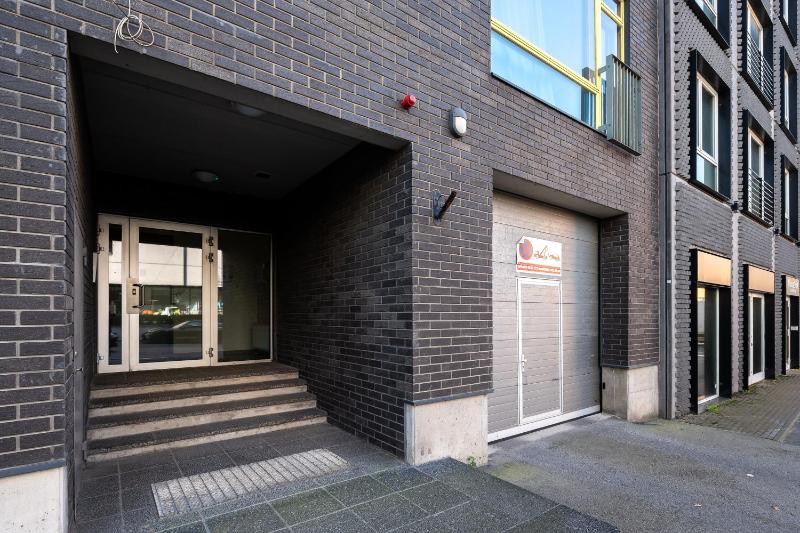 2-bedroom apartment with Parking and Balcony next to Old Town - image 16