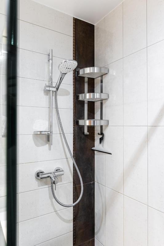2-bedroom apartment with Parking and Balcony next to Old Town - image 2