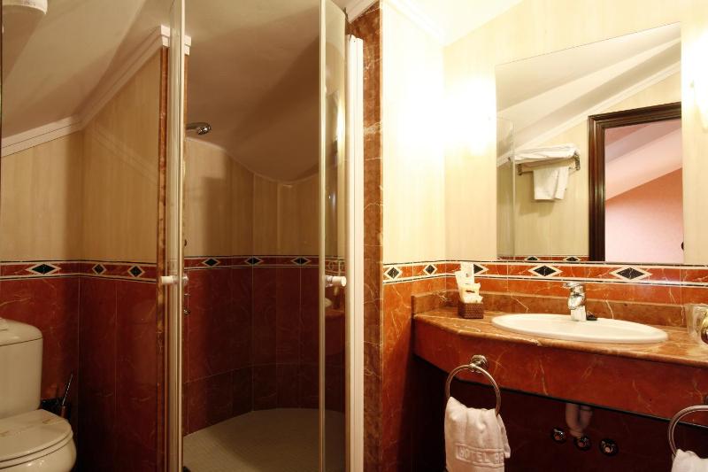 Double Room image 4