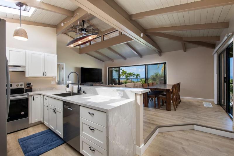 Kona Beach House Getaway - image 12