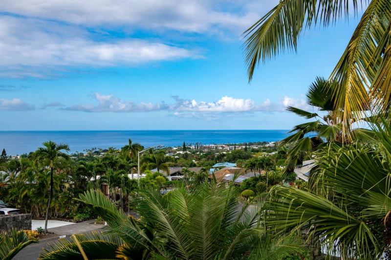 Kona Beach House Getaway - image 8