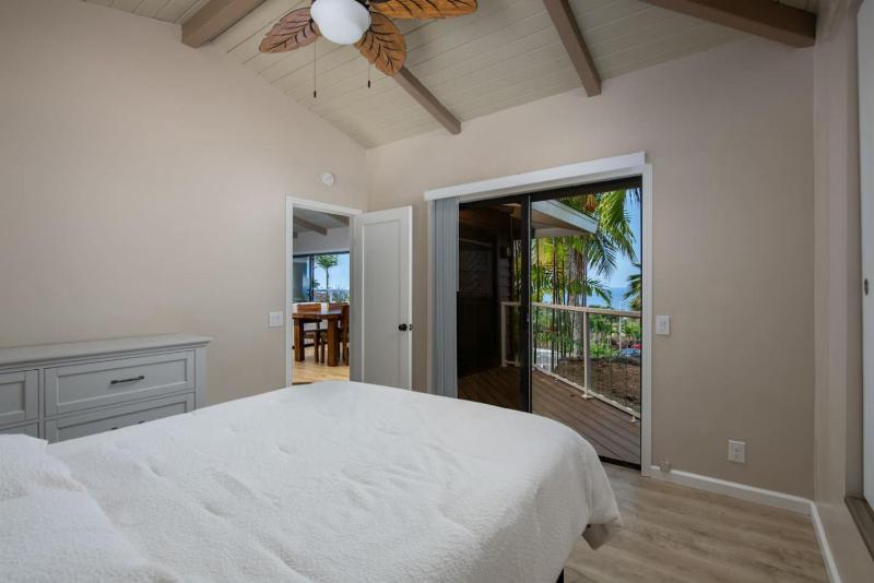 Kona Beach House Getaway - image 16