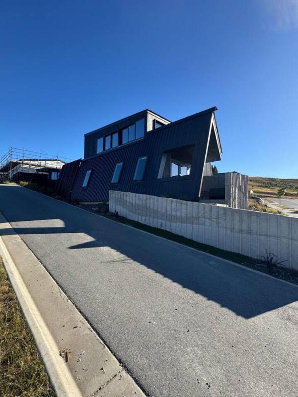 Architectural lake-view home Blue Velvet - image 19