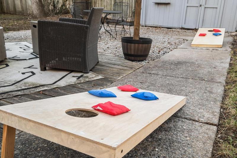 Derby & Bourbon Trail Homebase W Private Backyard - image 16