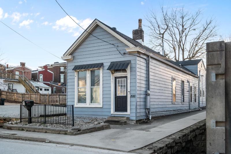 Derby & Bourbon Trail Homebase W Private Backyard - image 44